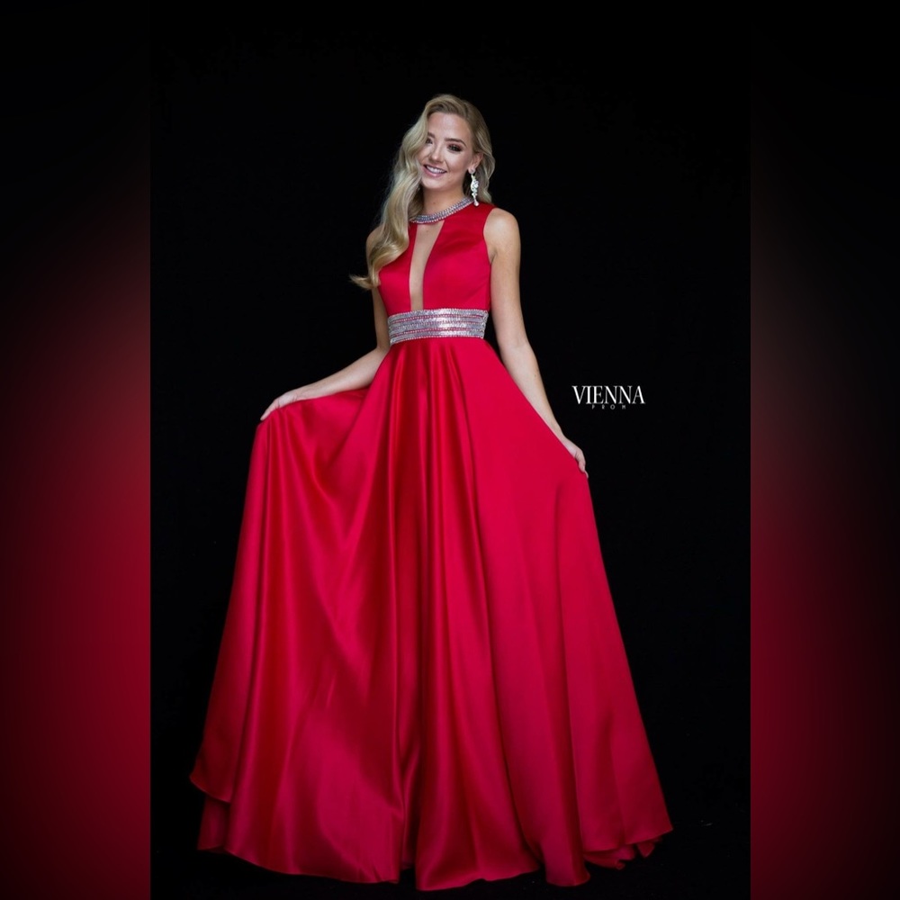 Vienna Prom/Pageant gown size 4; altered to approx 0/2. Excellent condition.